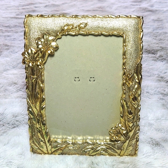 Gold Toned Textured Floral Rectangular Picture Frame - Picture 1 of 13
